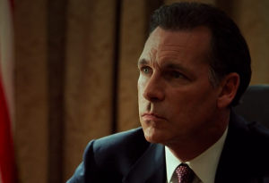 マッケナ大統領（コッター・スミス）